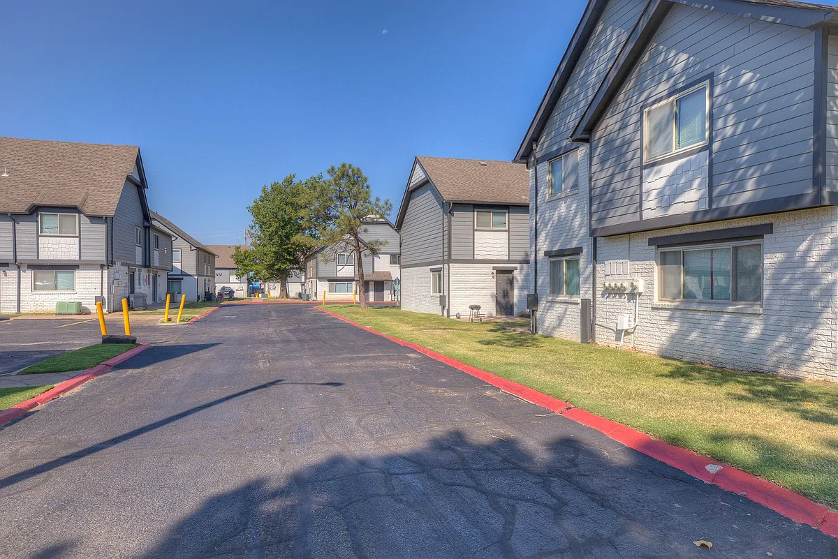 Building Photo - Windsor Village Townhomes