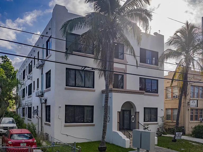 Studio $1,400/mo & 1/1 $1,600/mo, newly renovated in Miami! / Estudio $1,400/mes y 1/1 $1,600/mes... — Photo 9