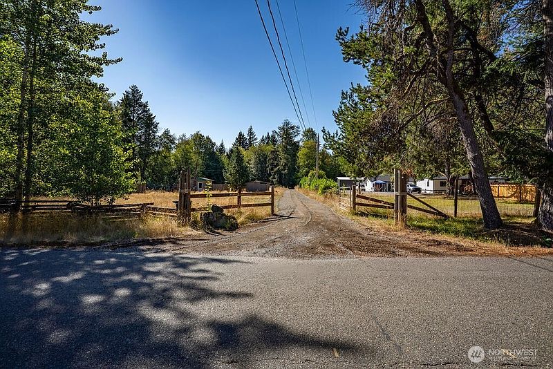 2nd image of 4237 88th Avenue SW