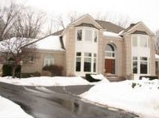 3718 Walnut Brook Dr, Rochester Hills, MI 48309