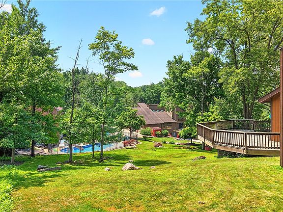 3rd image of 208 Springhouse Dr