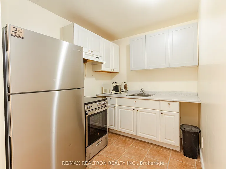 975 Albion Rd #975A — Photo 30