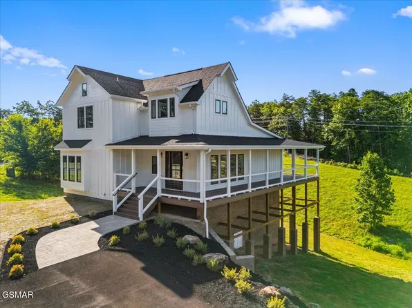 1121 Levi Glenn Ct, Sevierville, TN 37862