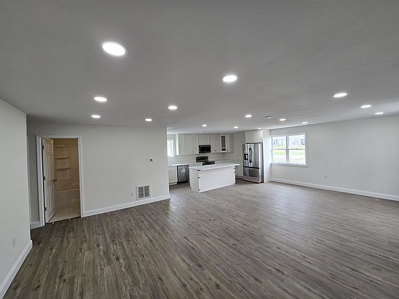 2nd image of 102 Frontenac Rd