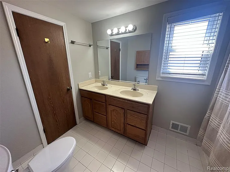 7534 Charrington Dr — Photo 20