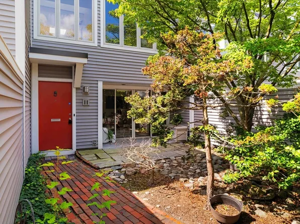 11 Fresh Pond Pl #11, Cambridge, MA 02138