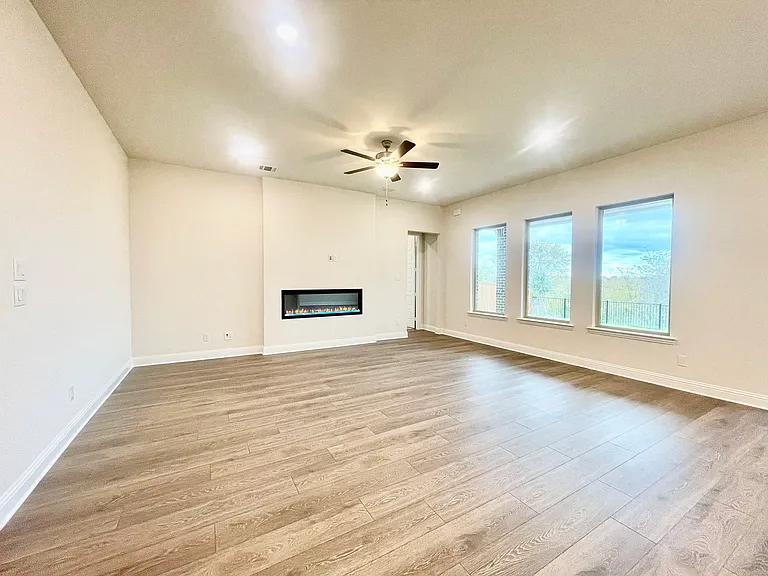 1632 Estivella Dr — Photo 9