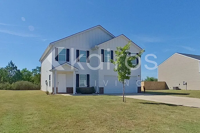 4 bed, 2.5 bath, 2376 sqft, $2,345 — Photo 3