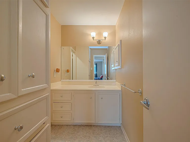 12231 Carriage Hill Dr — Photo 33