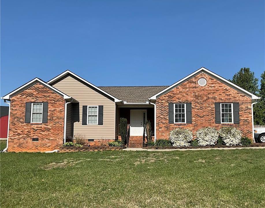 1st image of 125 Gumtree Ct
