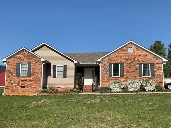 125 Gumtree Ct, Mocksville, NC 27028