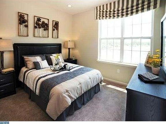 5th image of 15072 Dahlia Dr