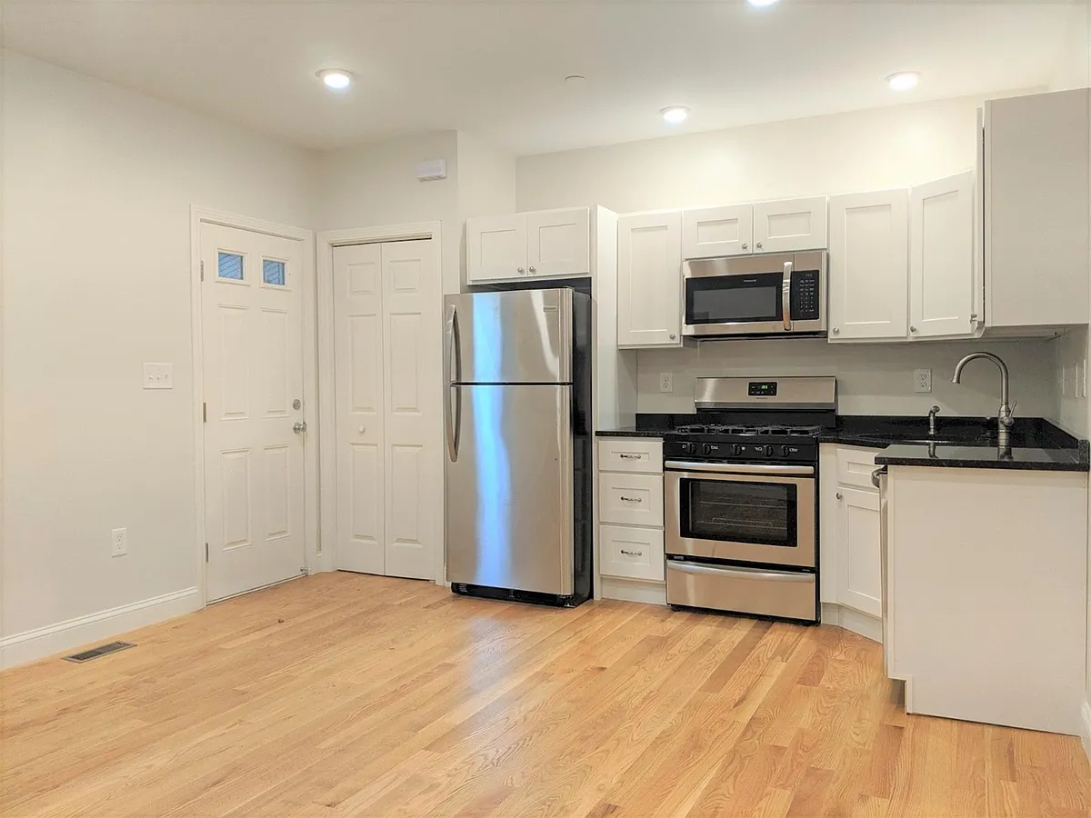 Building Photo - 44 Cogswell Ave #3