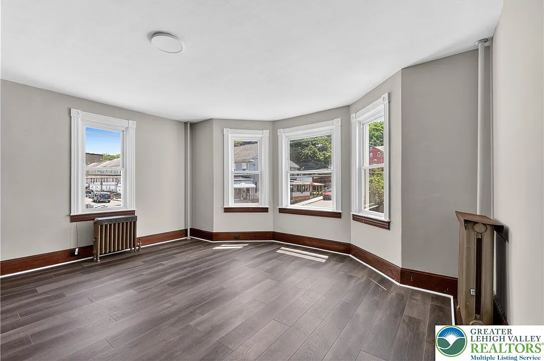 2 bed, 1100 sqft, $1,225 — Photo 3
