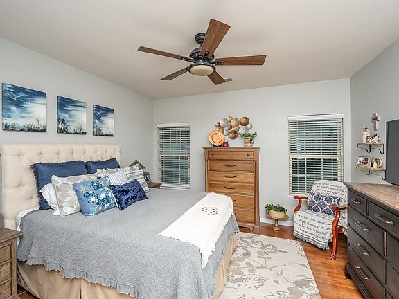 5th image of 305 Bellerive Dr