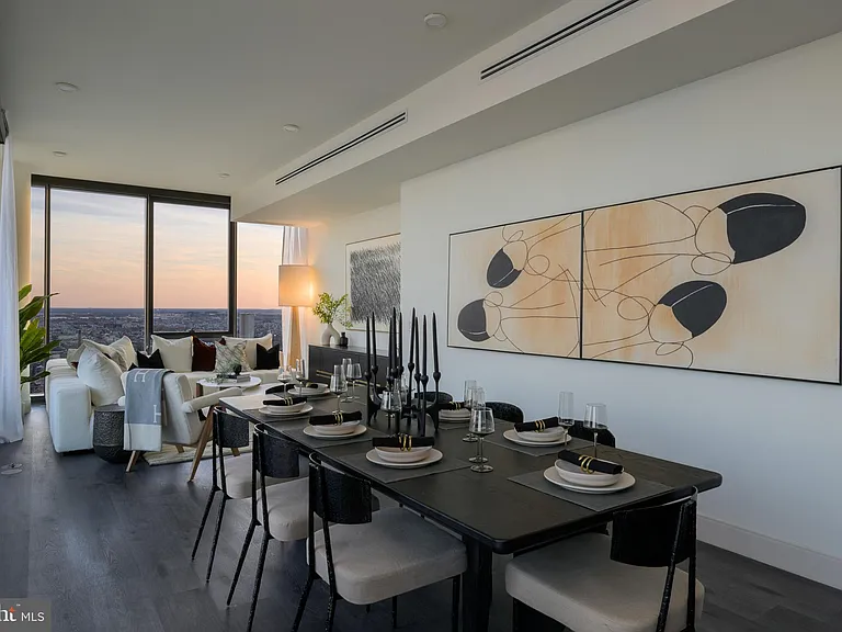 1-5 Dock St #Penthouse 2904 — Photo 4