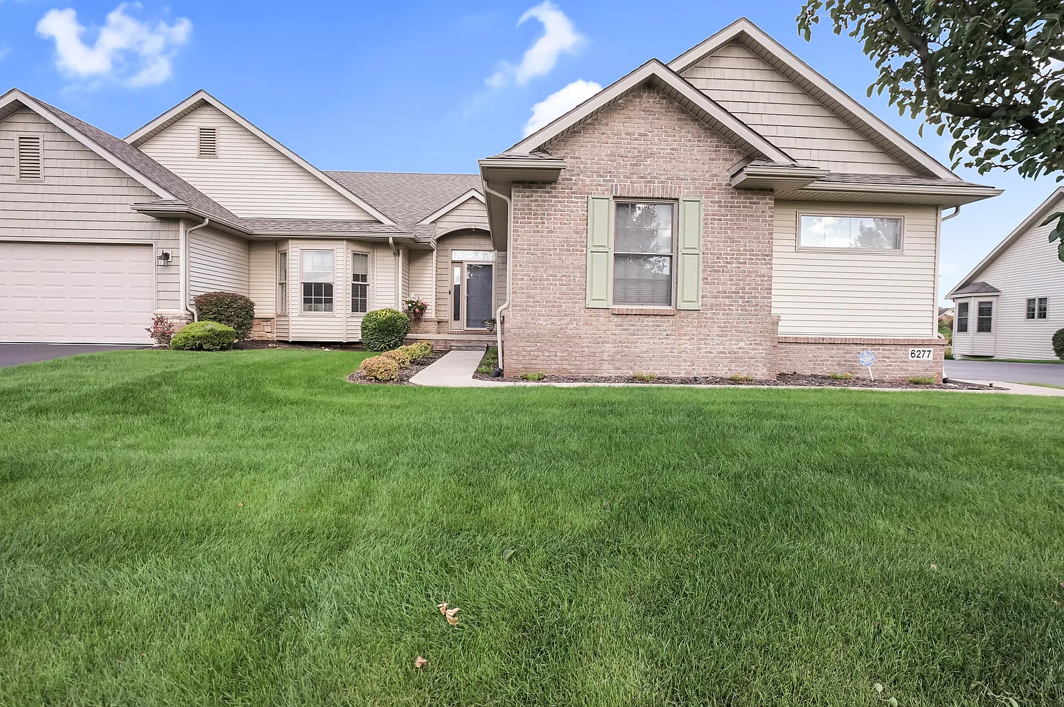 6277 Northridge Woods Dr photo 1
