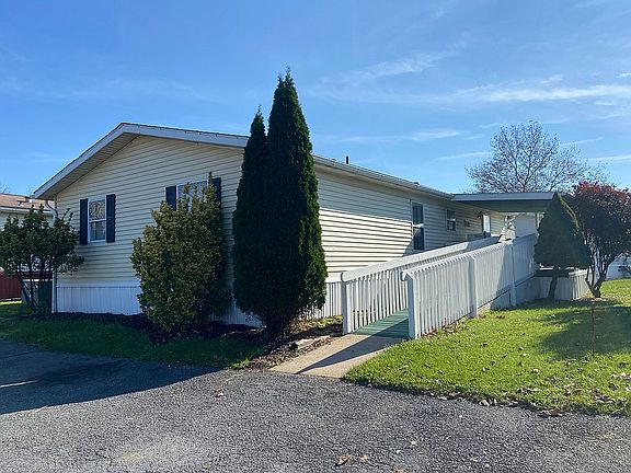 3rd image of 70 Greenbriar Dr N