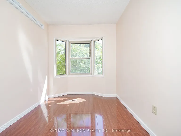 25 Cardwell Ave #24 — Photo 31