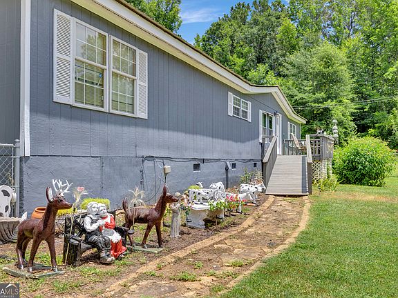 3rd image of 836 Glades Rd