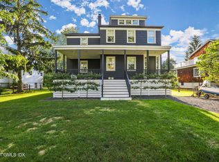 19 Grimes Rd, Old Greenwich, CT 06870