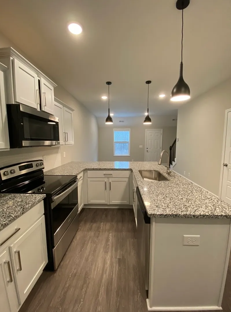 1023 Glenkirk Drive - A — Photo 3