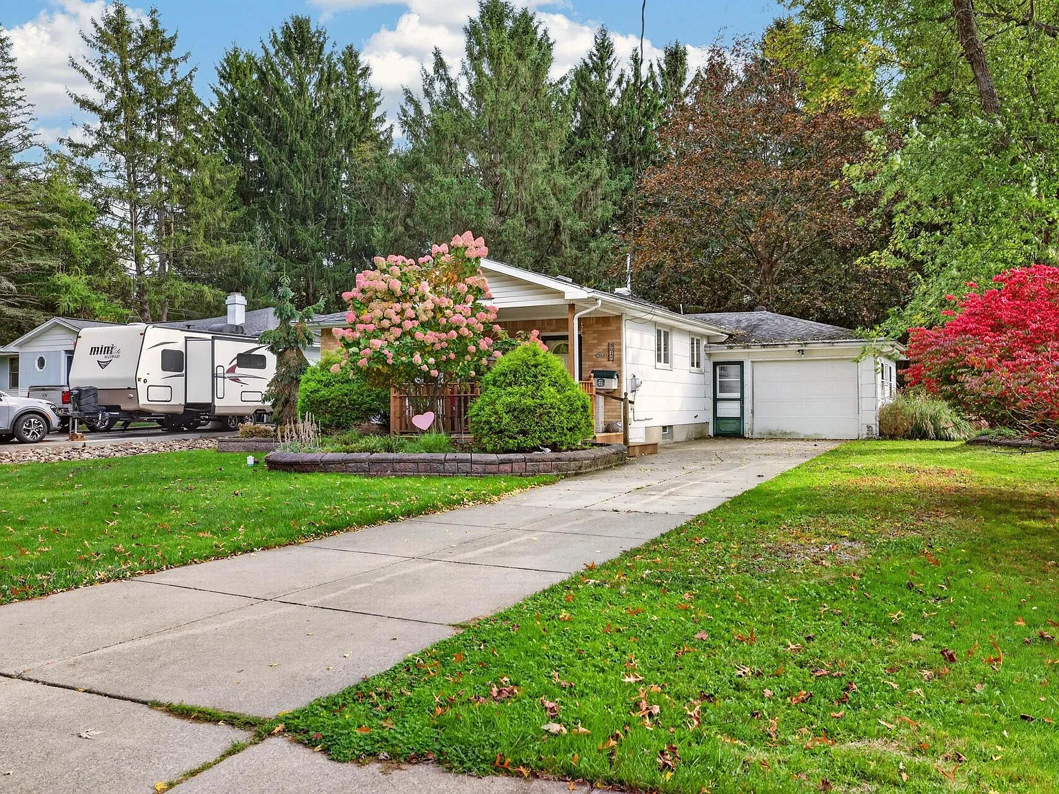 3 bed, 1170 sqft, $2,750 — Photo 2
