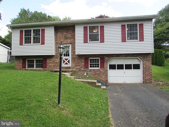 2nd image of 176 Creekside Dr