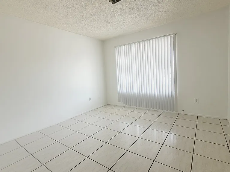 4424 N 53rd Ln #1 — Photo 9