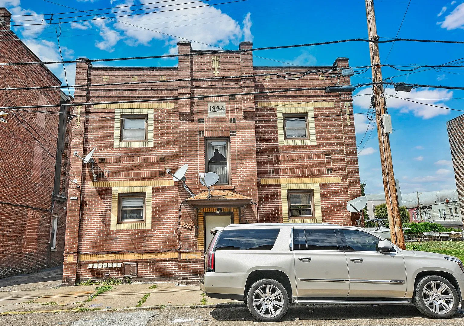 325 Ella Street — Photo 1