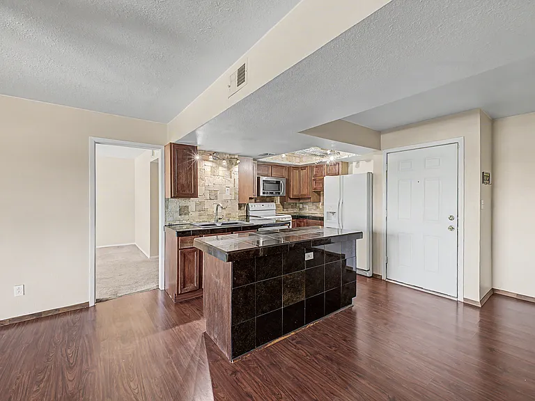 540 N May St #3106 — Photo 7