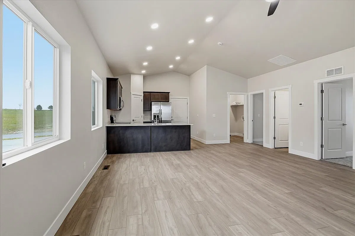 3 bed, 1368 sqft, $2,950 — Photo 3