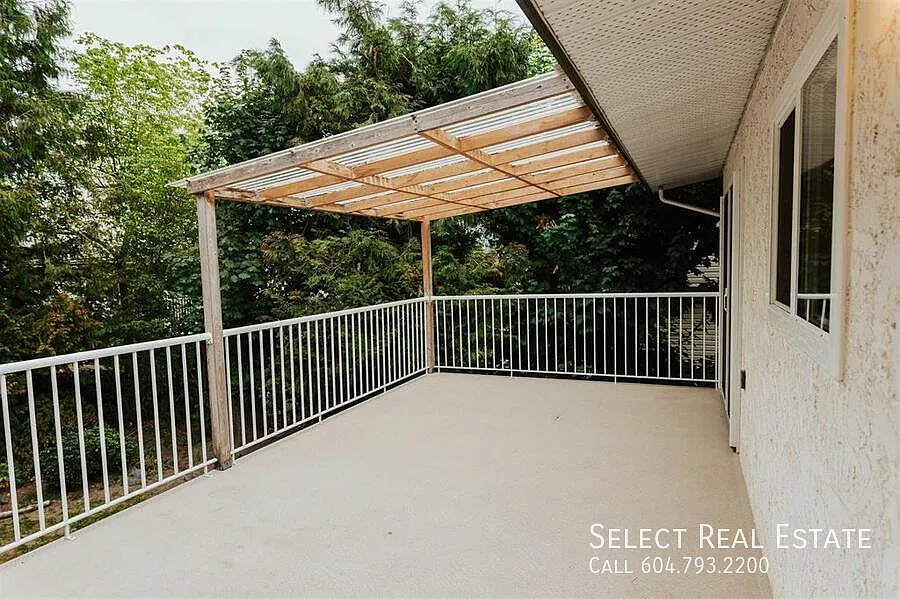 3 bed, 1.5 bath, 1261 sqft, $2,300 — Photo 3