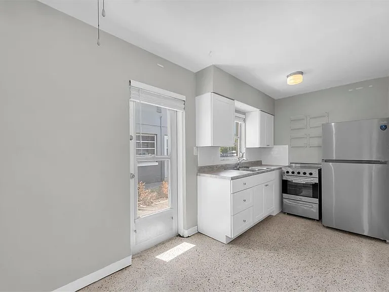 11095 2nd St E #B — Photo 10