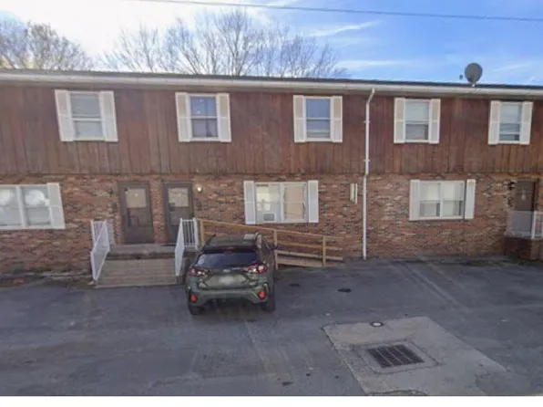 208 6th St, Marlinton, WV 24954