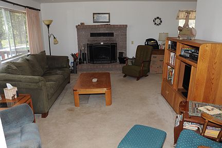 Living Room with fireplace