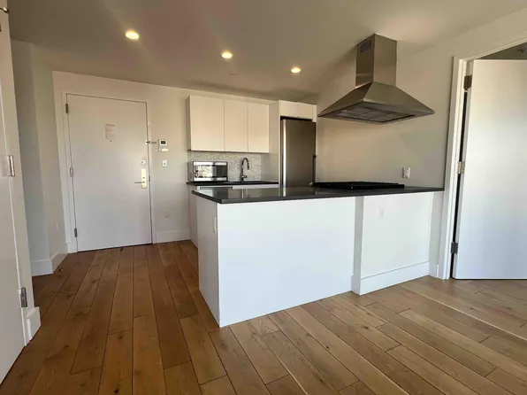 504 Myrtle Avenue image 9 of 23