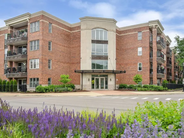 111 N Wheaton Ave Unit 206, Wheaton, IL 60187