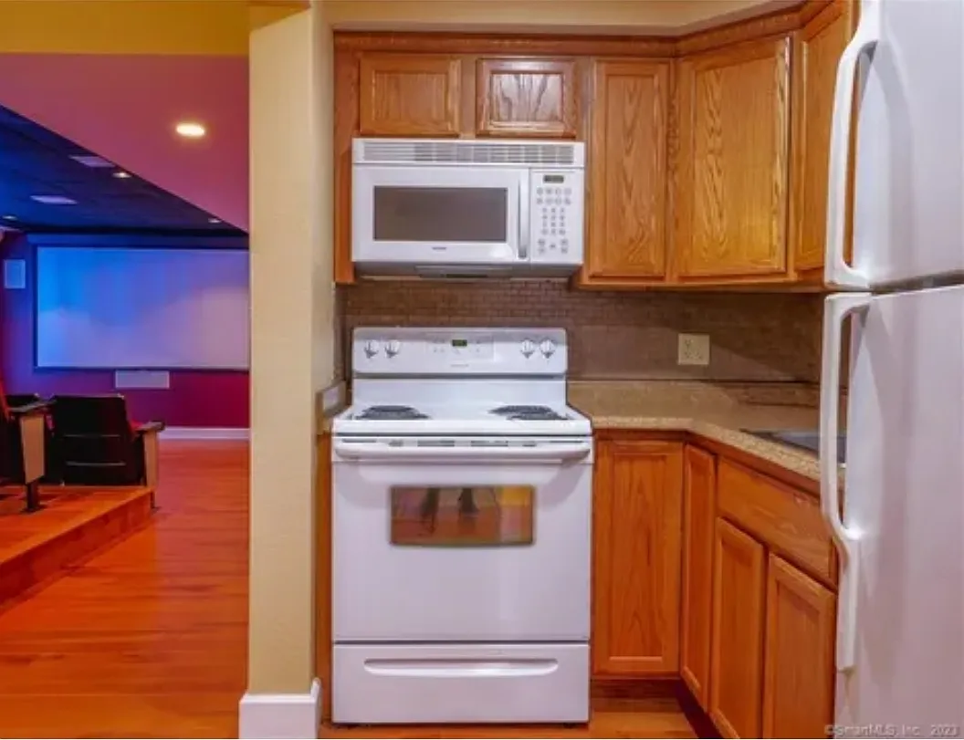 1 bed, 1250 sqft, $1,800 — Photo 3