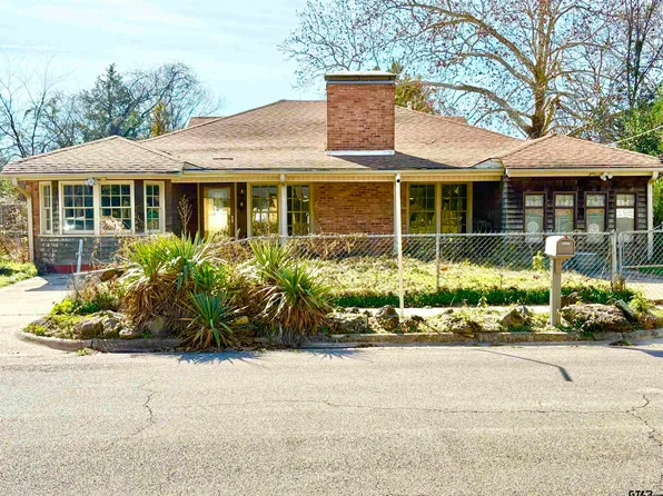 609 Hickory St, Hughes Springs, TX 75656