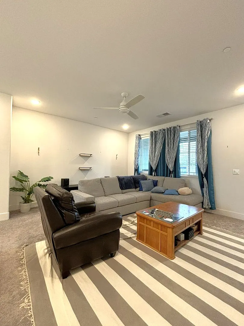 4 Bedroom 3 bathroom newly Built Townhouse for Rent! — Photo 2