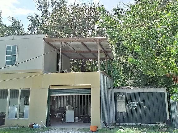 2nd image of 2040 Lakeview Dr