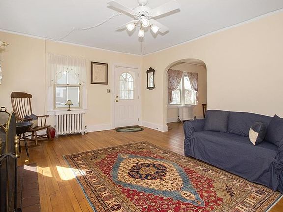 5th image of 82 Seneca Ave