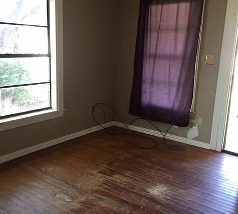 2nd image of 2507 Grant St