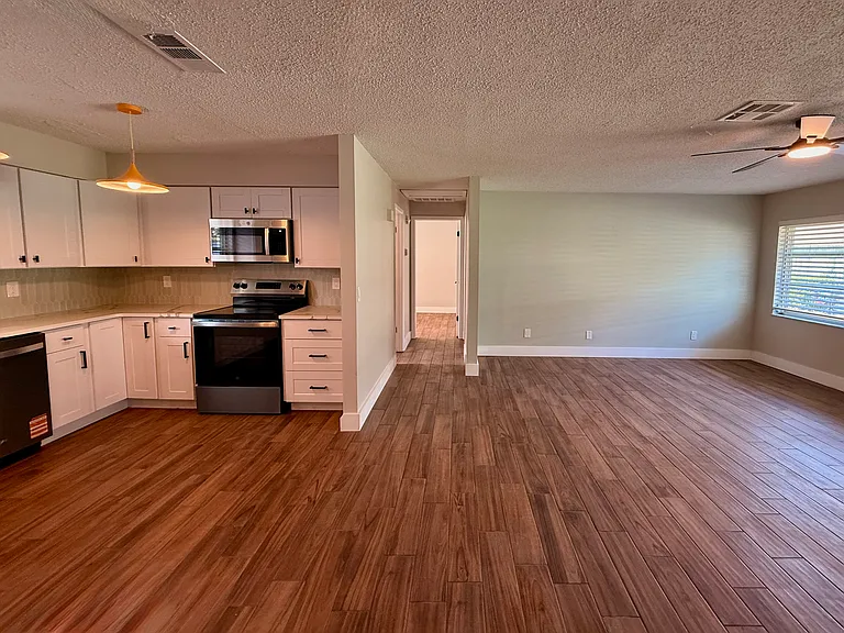 421 6th Ave NE #B — Photo 6
