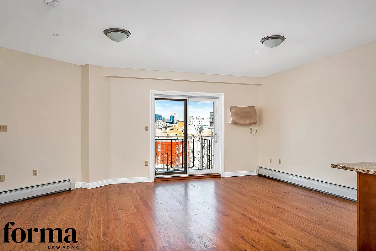 12-03 Jackson Avenue — Photo 3