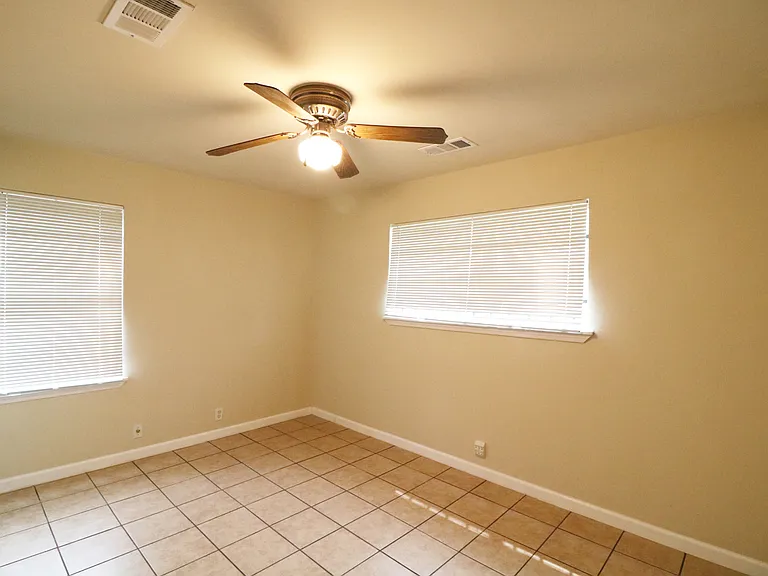9526 Balsam Ln — Photo 10
