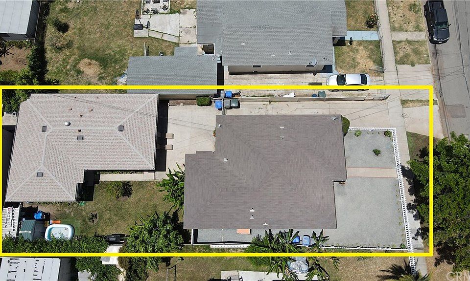 1st image of 632 E 2nd St