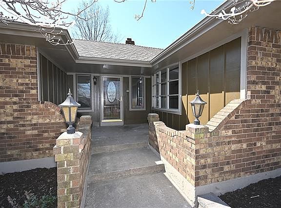 2nd image of 3 Town View Cir