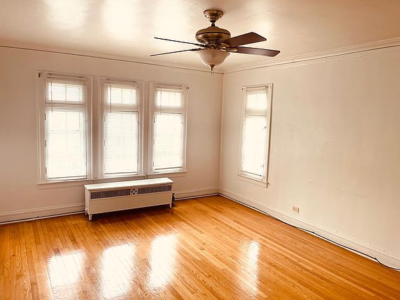 3rd image of 8936 S Blackstone Ave #2